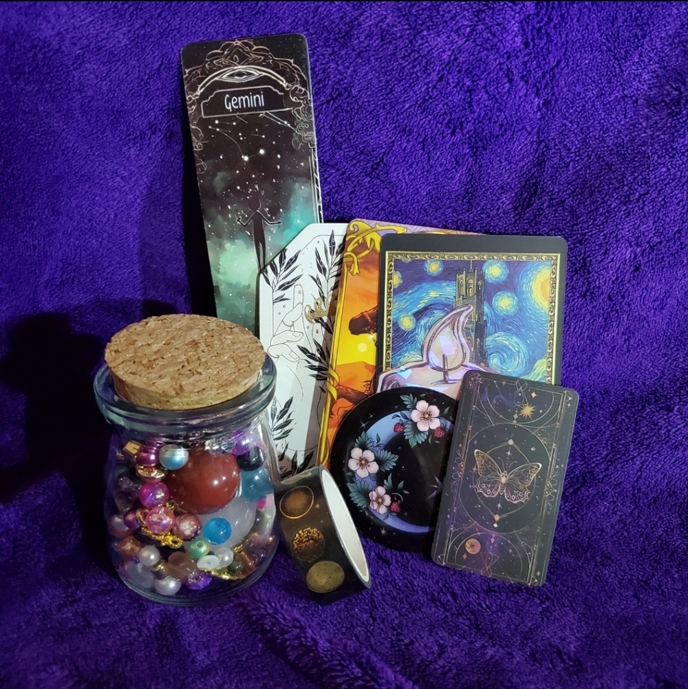 Witchy Beads and Charms - 5 oz Bottle with Tarot Cards